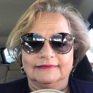 Meet your Posher, Rebecca